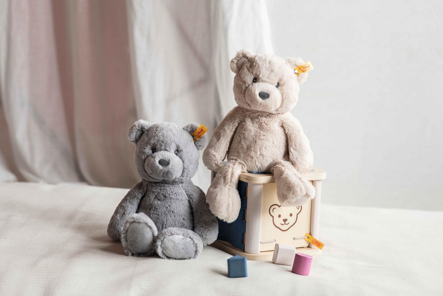 Bearzy Teddybär beige 28 cm, Stofftier Teddy, Kuscheltier Bär aus Plüsch, zum Kuscheln und Spielen für Babys & Kinder, Soft Cuddly Friends
